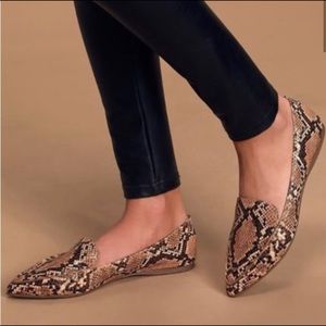 EUC Steve Madden Feather (tan snake) pointed toe flats